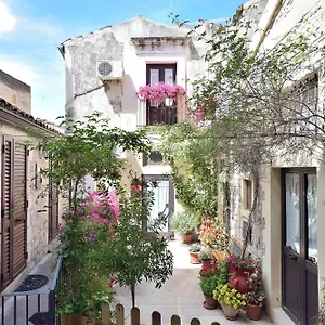 https://casa-del-vicolo-stretto.sicilyhotelsitaly.net